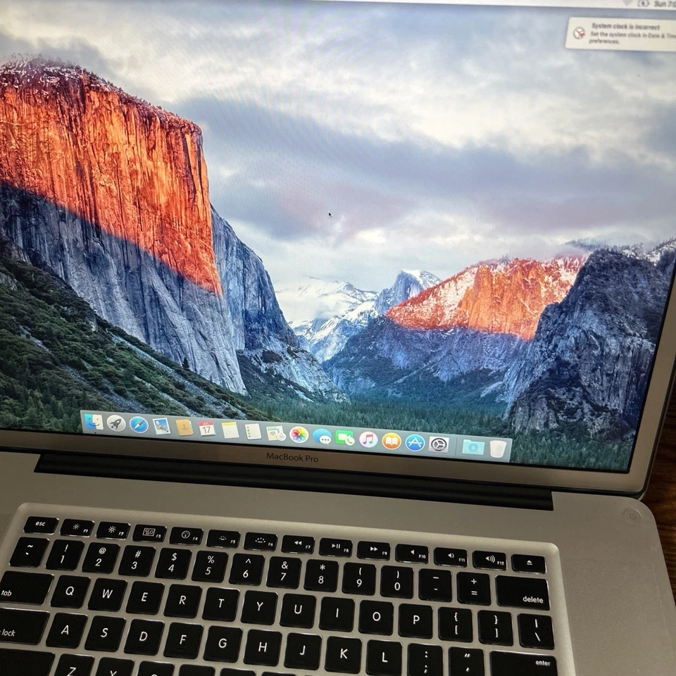 Apple MacBook Pro A1297 Pantalla de 17" 2,16 GHz LEER Sin cables 2009 8 GB Intel Core 2 Foto 3 de 4