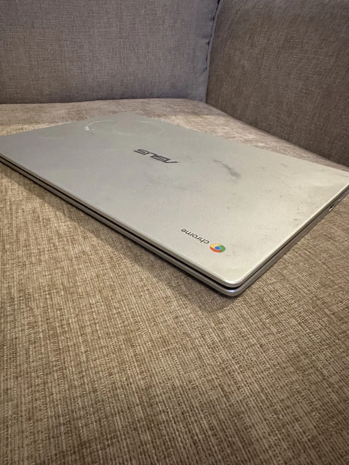 ASUS C523 Touch 15.6 Intel Pentium Chromebook - 64 GB eMMC Silver, Boxed - Image 4 of 4