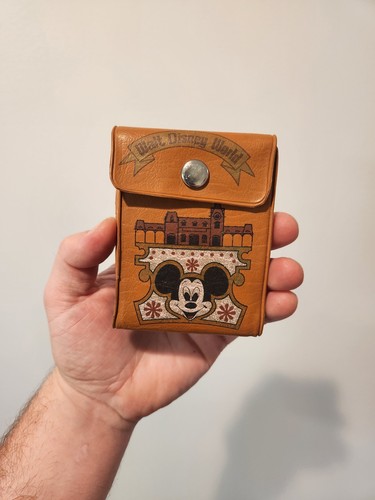 Vintage 1970s Walt Disney World Mickey Mouse Vinyl Wallet Tan- great shape!
