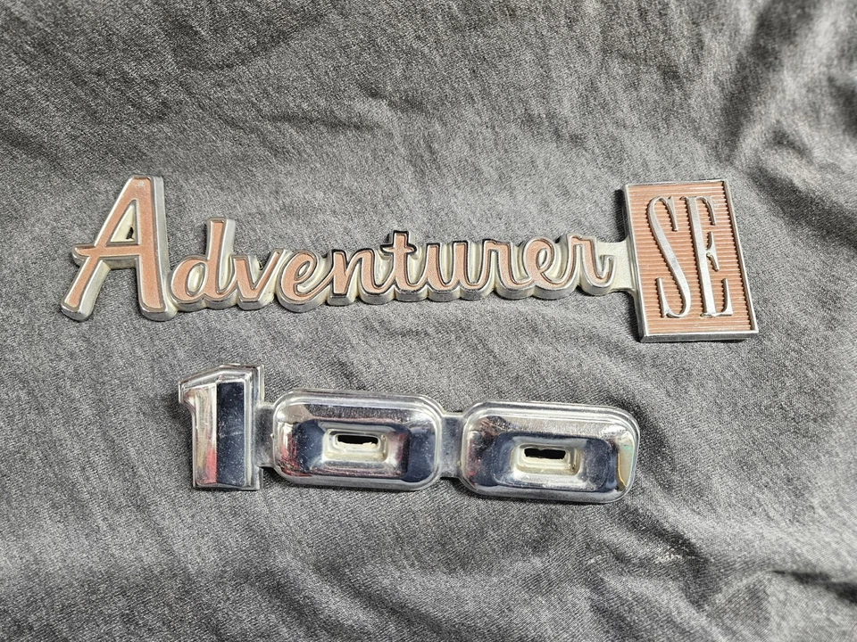 Dodge Truck D100 Adventurer SE 1973 1976 1978 edición especial emblema guardabarros lateral Foto 4 de 4