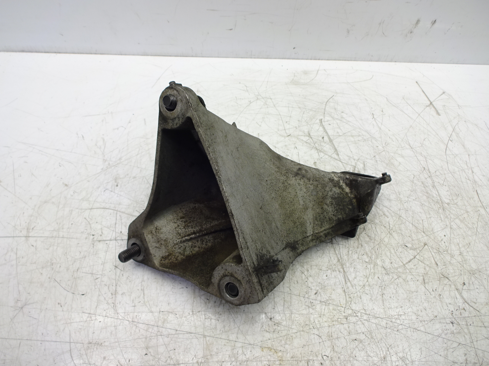 Engine mount BMW 116 118 120 318 320 520 i 2.0 N43 N43B20A 24168110