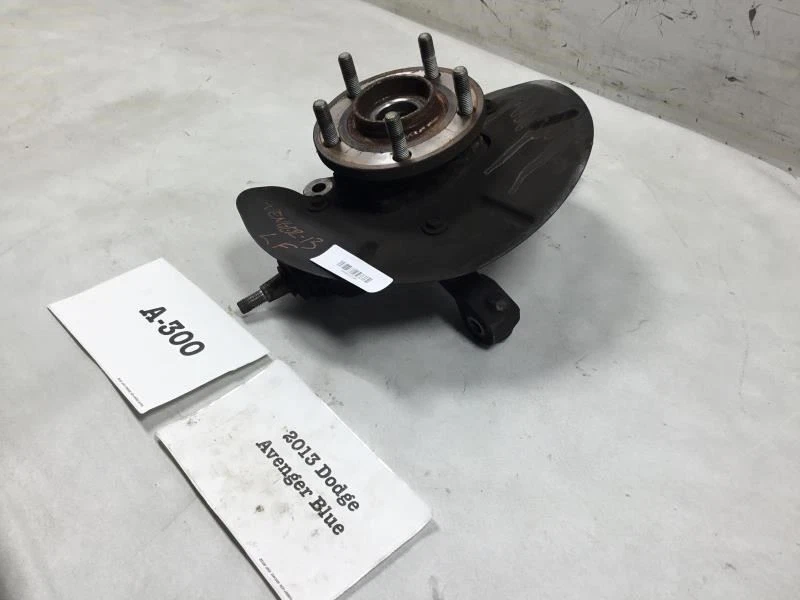 2013 DODGE AVENGER ПЕРЕДНИЙ ЛЕВЫЙ ШПИНДЕЛЬ КОСТЯШКИ - Изображение 2 из 4