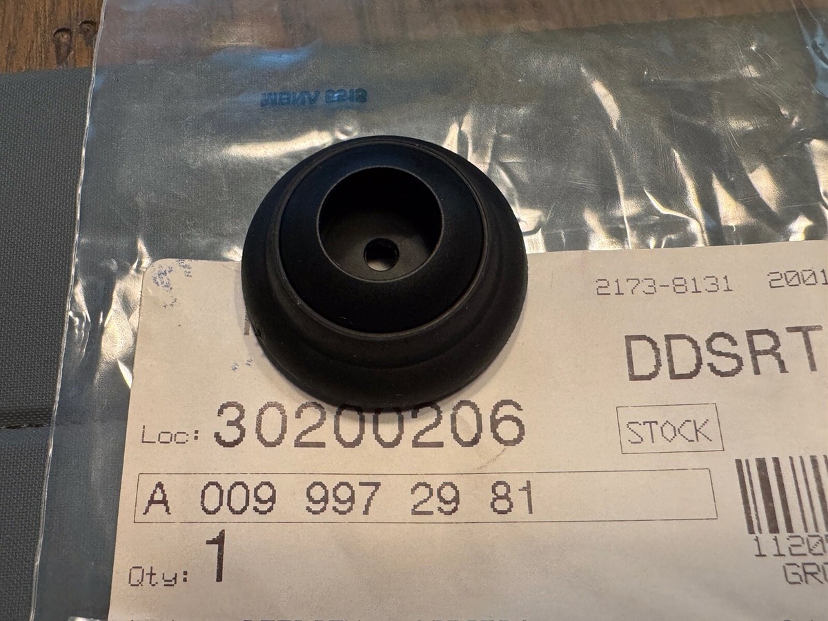 メル83199 Mercedes Daytime Running Light - Genuine Mercedes 0999067801