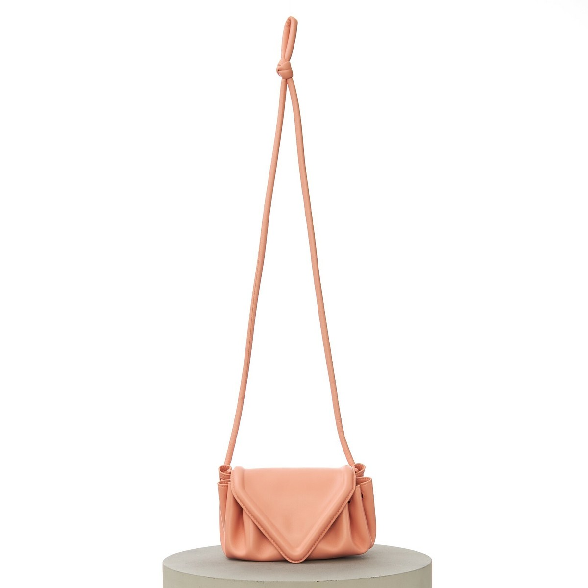 BOTTEGA VENETA BEAK クロスボディバッグ Small BOTTEGA VENETA 2100$ 'BEAK' Small Crossbody Bag In Peachy