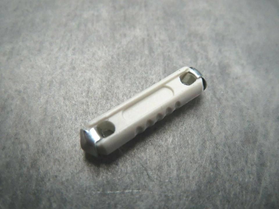 Blanco 8A Fusible Audi VW Mercedes Porsche Hecho en Alemania Paquete de 12 - ¡Envío rápido! Foto 3 de 3