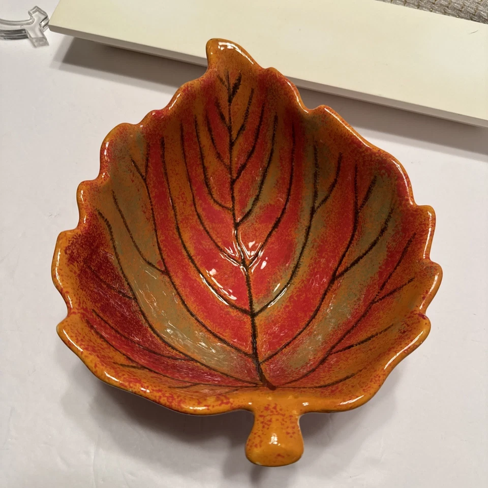 Vtg Leaf Shaped Ceramic Bowl Medium Footed Bowl Orange / Green Autumn Leaf - Image 4 of 4