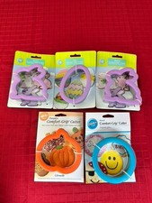 NEW 5 LOT Easter Halloween  Circle Wilton Comfort Grip Holiday Cookie Cutter