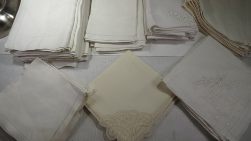 VINTAGE LINEN DAMASK IVORY DINNER NAPKINS PLUS LOTS OTHERS 45 NAPKINS 1 PRICE