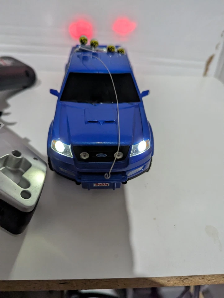 -FOR PARTS- XMODS 2005 FORD F150 WITH Light KIT INSTALLED  & Remote - Bad Motor  - Image 2 of 4