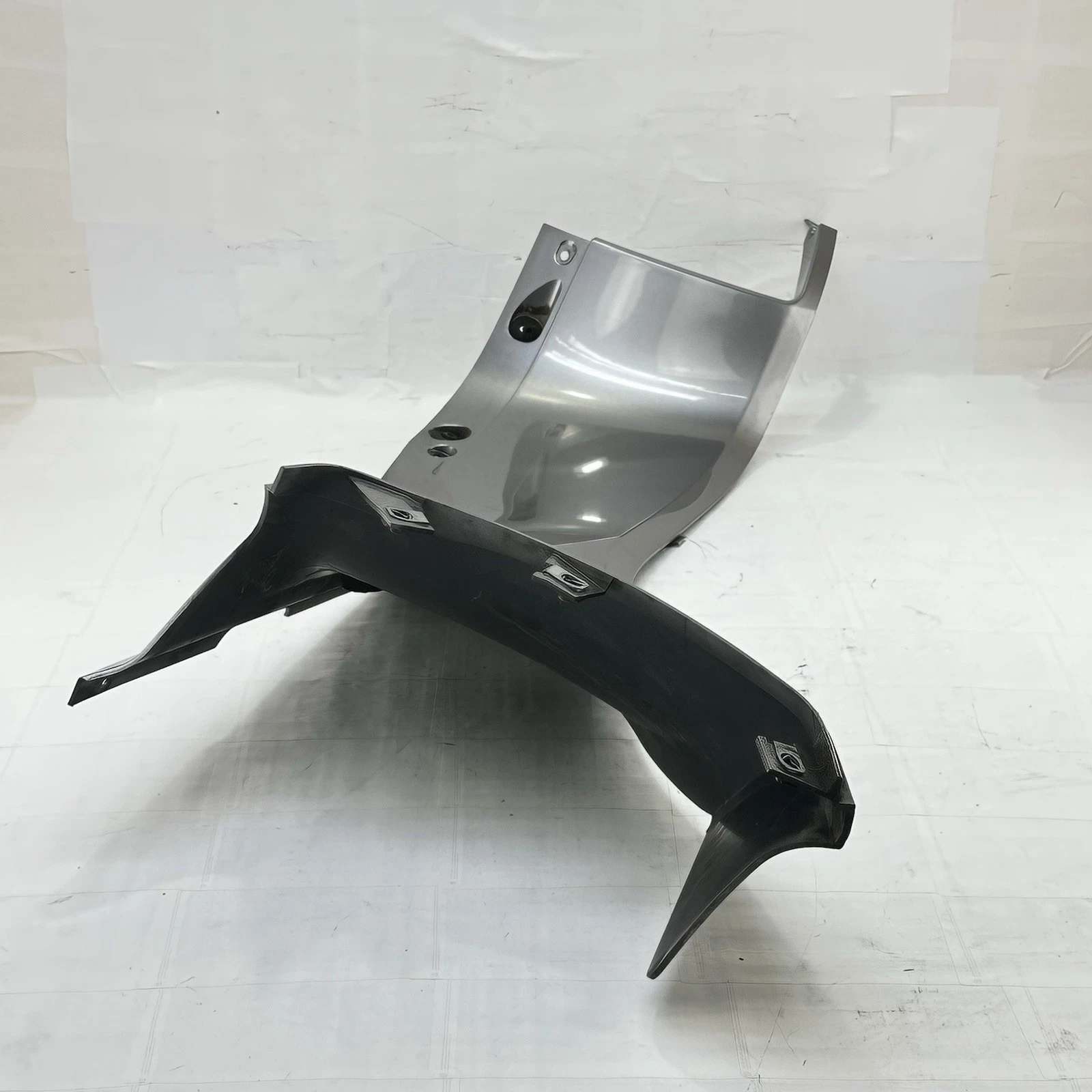 2012 CAN-AM SPYDER RT-S SE5 RIGHT SIDE FAIRING BODY LATERAL PANEL SILVER PLASTIC