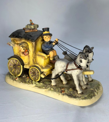 Hummel Goebel  Fond Goodbye #660 1997 Century Collection