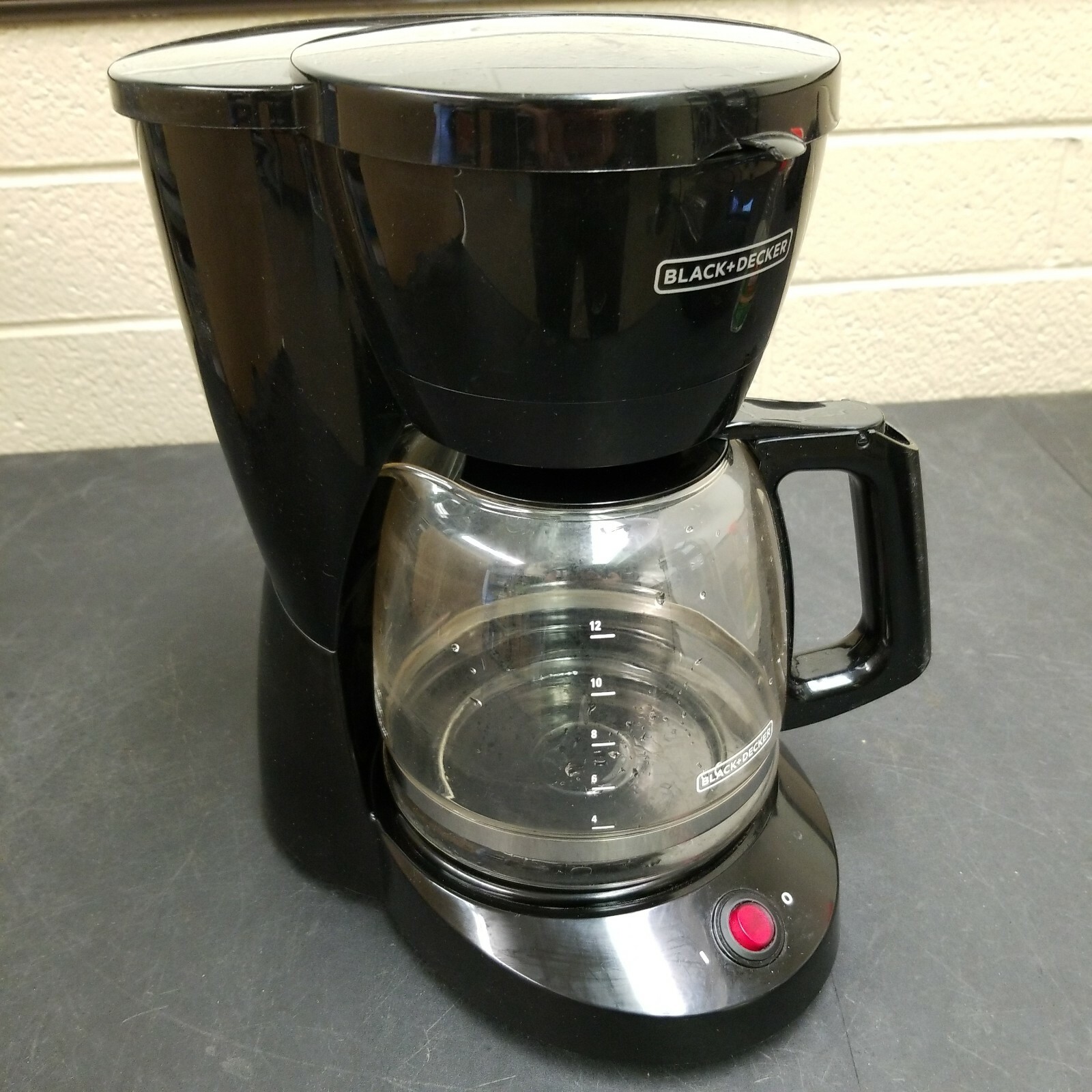 Black+Decker CM0940BD SmartBrew Coffee Maker, 975 Watts - Used