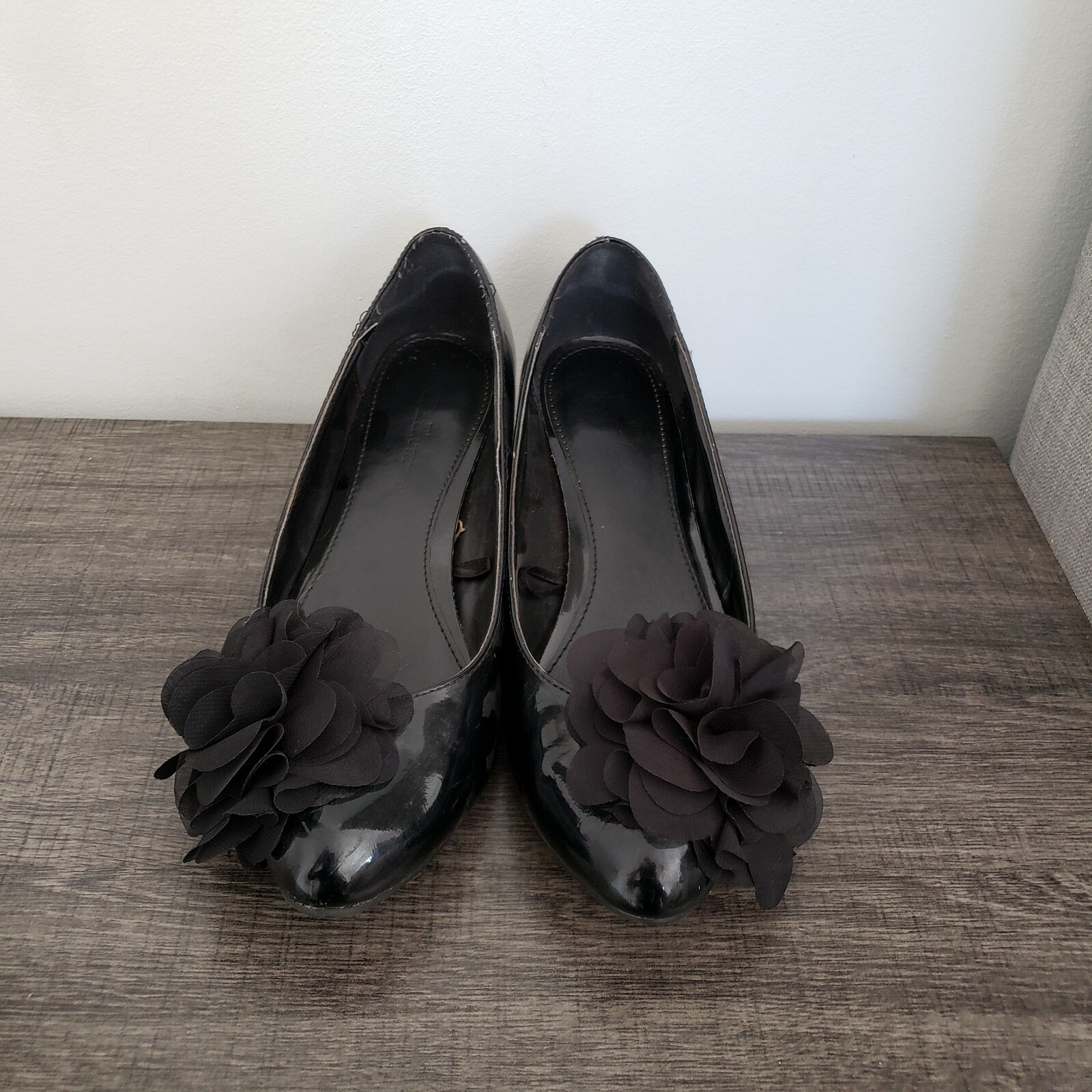 cl by laundry nima wedge pump