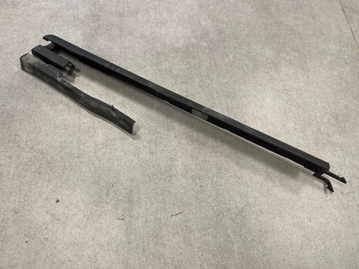 VW Touareg Porsche Cayenne Audi Q7 Front Right Seat Rail Trim