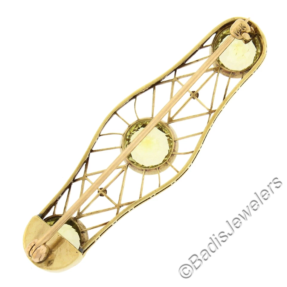 Broche prendedor de trabajo abierto antiguo de mosaico de zafiro amarillo verdoso GIA de oro de 9,50 quilates Foto 3 de 4