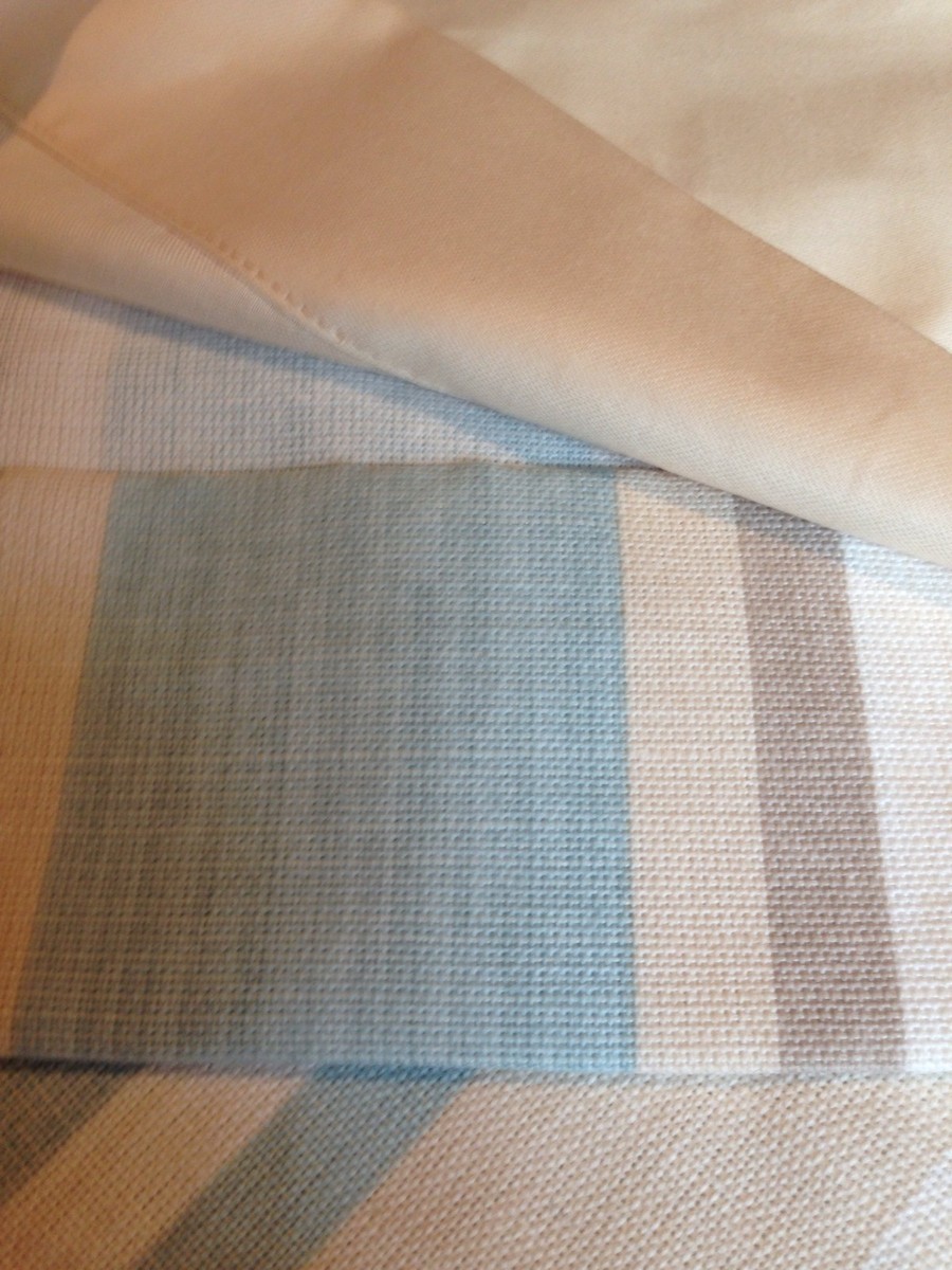 Brindley par Laura Ashley - Œuf de canard - Papier peint : Wallpaper Direct