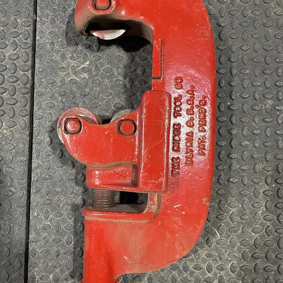 Original Rigid No 2  1/8" to 2" Heavy Duty Pipe Cutter made in ELYRIA OHIO USA - Image 4 of 4