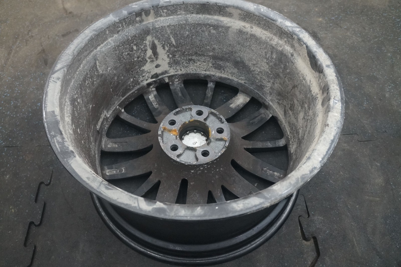 Wheel Rim Maserati Ghibli M157 OEM 19x10 15-Spoke Black 670016855 2014-2024
