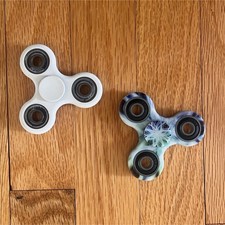 Set of 2 Fidget Spinners White and Patterned Tactile Sensory Toy