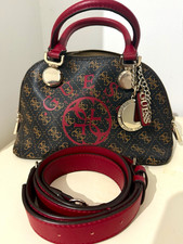 Borsa a tracolla GUESS Los Angeles Monogram Dome manico superiore zip marrone/rosso cinturino