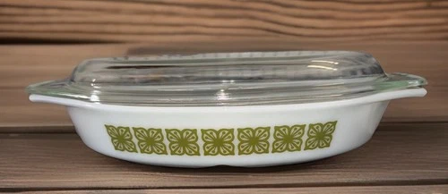 K81-Pyrex Verde Olive Green 1.5Qt Divided Dish with Lid Vintage