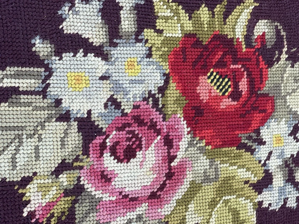 Antiguo taburete de piano de banco de madera con bordado floral y pátina envejecida! Foto 4 de 4