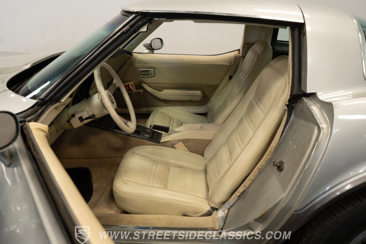 1978 SILVER Chevrolet Corvette   | C3 Corvette Photo 4