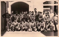 FOTO DI GRUPPO - RAGAZZI SCOLARI ALUNNI AD ALBENGA IN PIAZZA SAN DOMENICO -