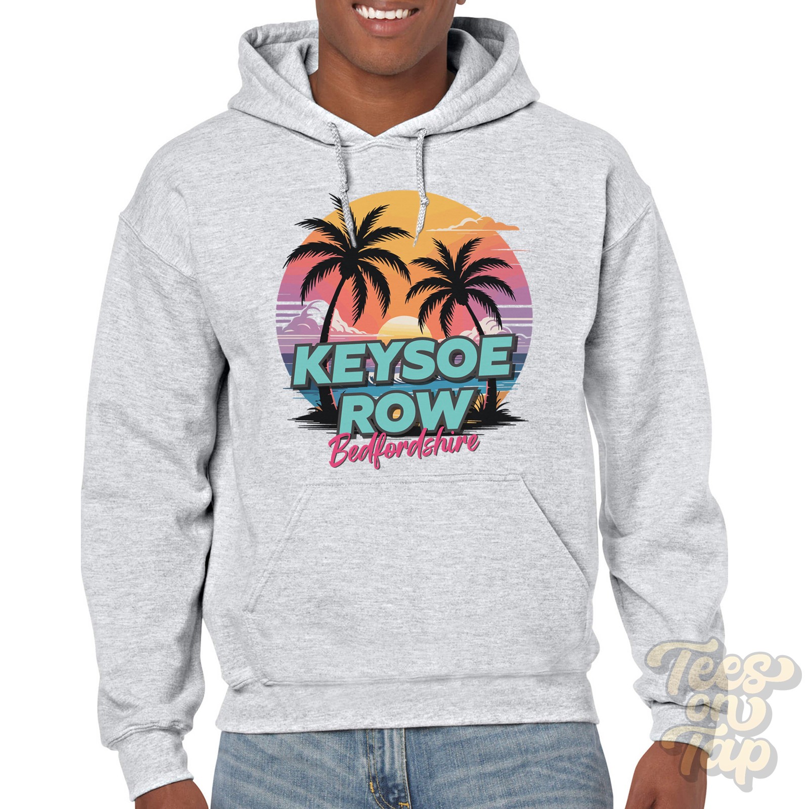 FILA FELPA CON CAPPUCCIO KEYSOE ROW BEDFORDSHIRE Retro Miami Beach Style divertente parodia estiva