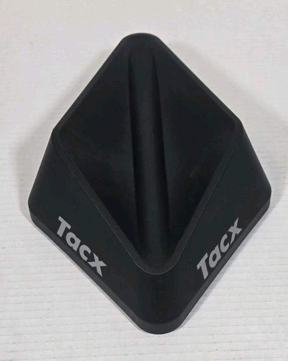 Tacx NEO Smart T2800（未使用品） TACX NEO Smart T2800 | ローラー台 - ROOM ROADERS