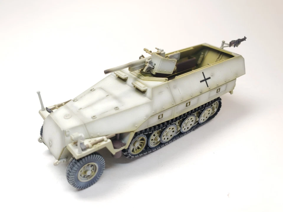 Dragon Armor 60384 1:72 Sd.Kfz.251/10 Ausf.D w/Base Unidentified Unit 1942 - Image 4 of 4