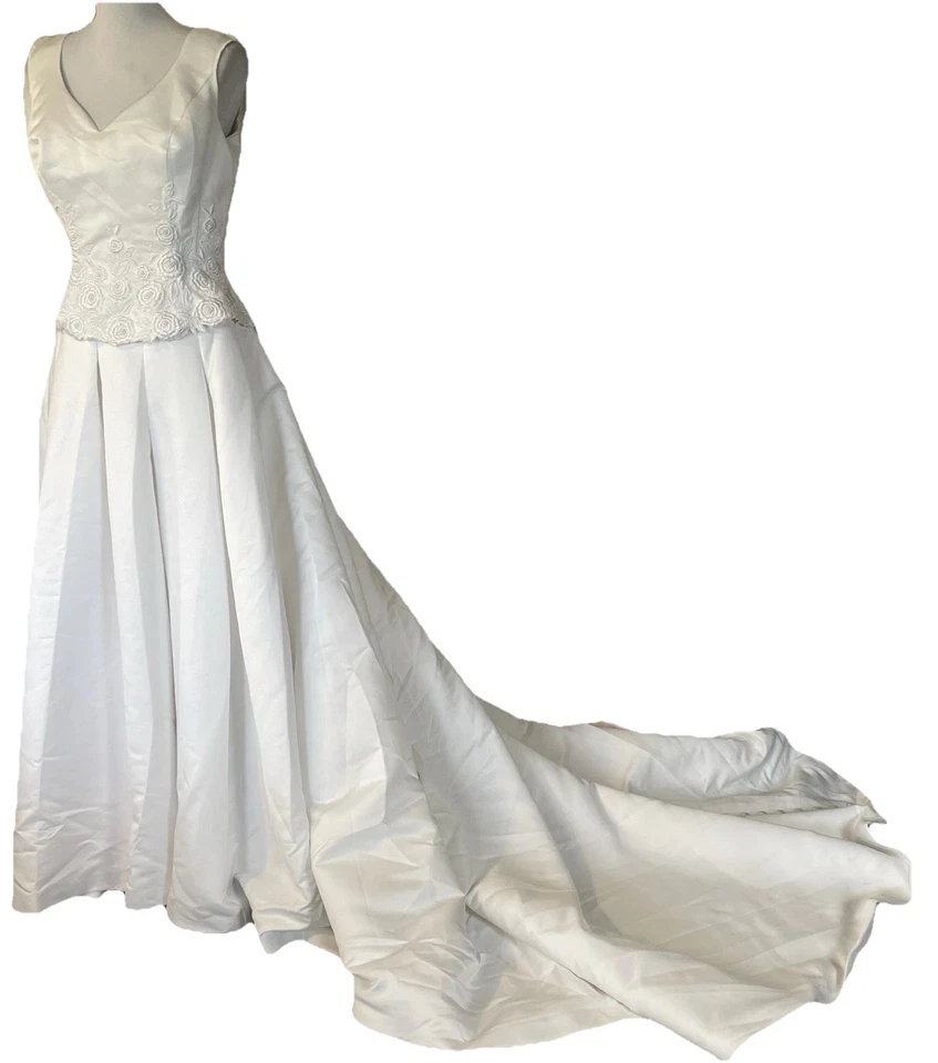 "Vestido de baile de boda bordado floral 14 botones plisados blancos 35"" tren princesa" Foto 2 de 4