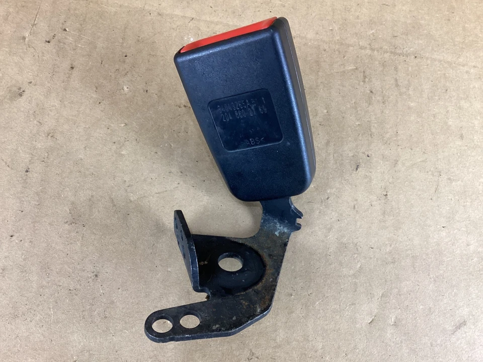 MERCEDES BENZ C250 2011-2015 HEBILLA CINTURÓN SEGURIDAD TRASERO IZQUIERDO NEGRO A2048602769 OEM Foto 2 de 4