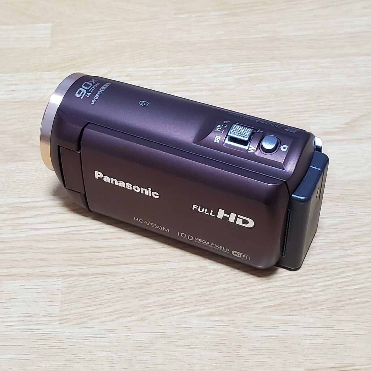 Panasonic HC-V550M Brown Digital Video Camera w/Battery and Panasonic HC-V550M Brown Digital Video Camera w/Battery and