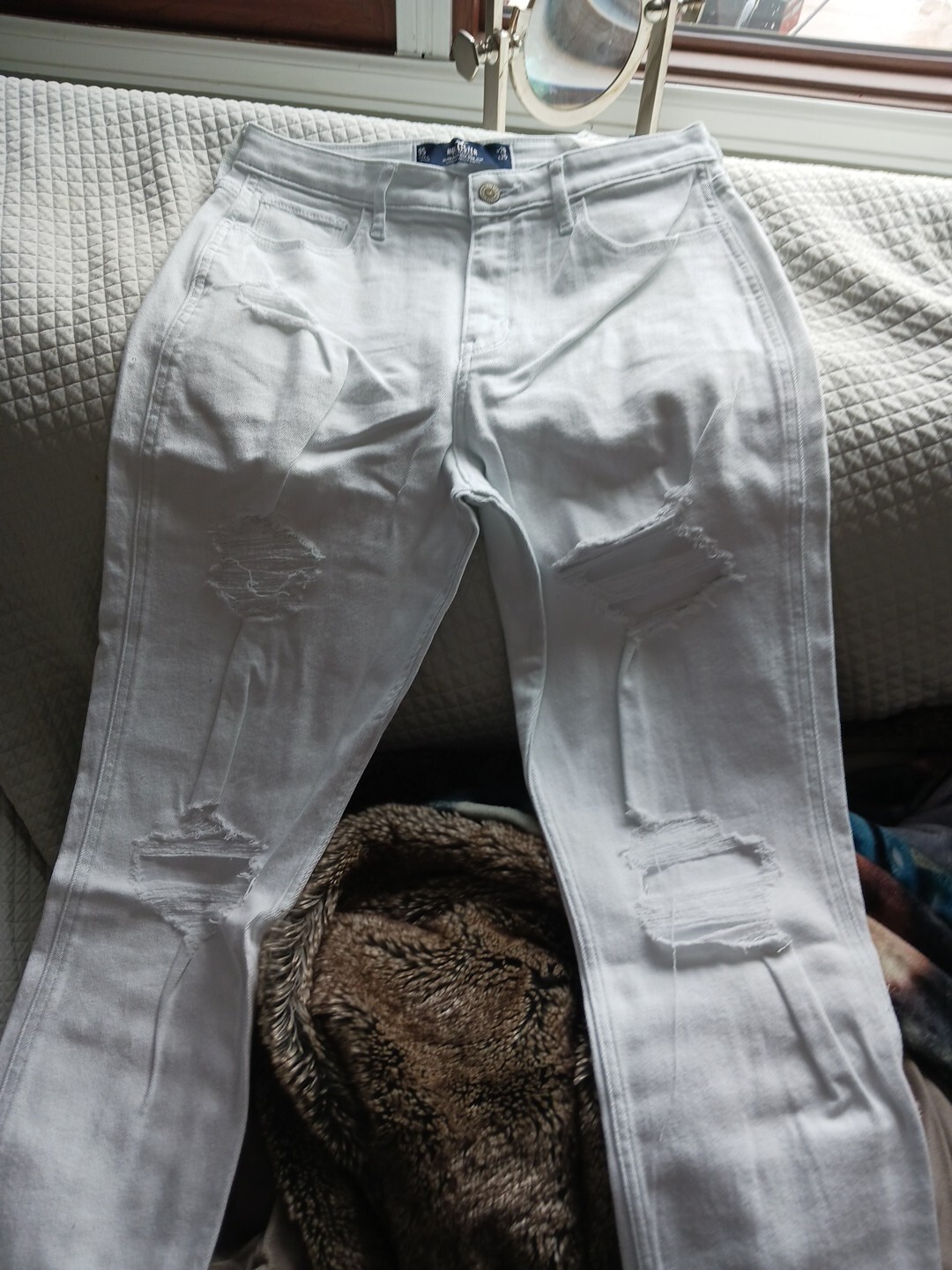 Hollister Ultra High Rise Mom Jeans White Distressed Size 9S 29/25 NWT-image