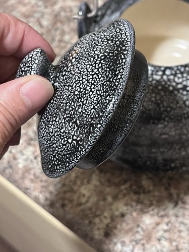 Teiera vintage in ceramica smaltata crepitante con manico in metallo riparata crepe/decoro - Foto 6 di 15