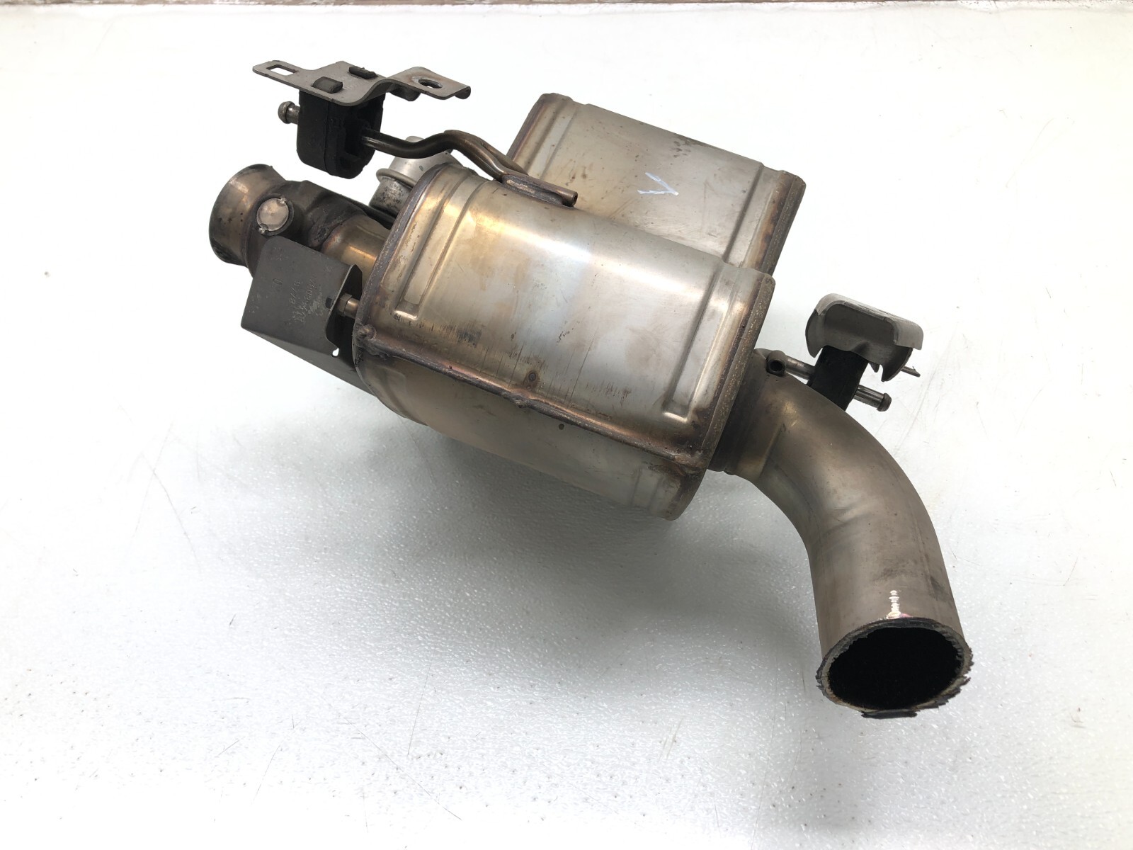 2017-2022 MASERATI LEVANTE 3.0L LEFT DRIVER REAR EXHAUST MUFFLER OEM.