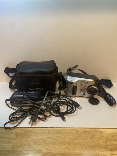 Sony Mavica MVC FD200 2.0MP Vintage Digital Camera w/ Case, Batt, Charger Works