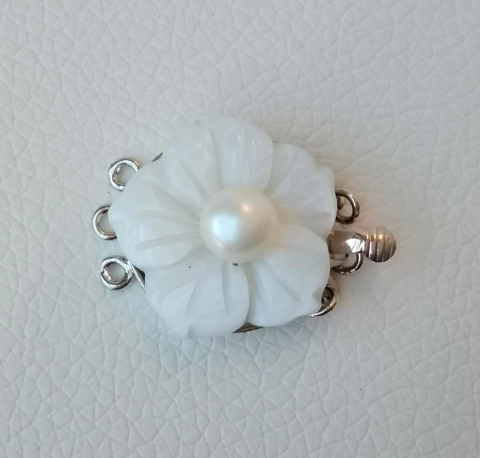 genuine white black freshwater pearl flower shell Inlaid alloy Clasp 22mm cg1032 - Image 3 of 4