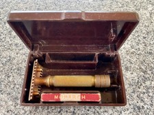 Vintage Monarch Open Comb Safety Razor Set British Made 3-Piece Brass Bakelite