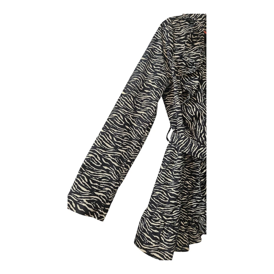 Sandro 女式中号动物印花荷叶边前夹克黑色/薄纱自绑腰 — 第 4/4 张图片