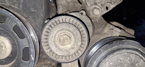 030145299 Spannrolle Zahnriemen Steuerriemen (Riemenspanner)  Vol DE2566593-58