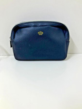 Elegante pochette cosmetica nera con logo corona, elegante e pratica borsa da viaggio.