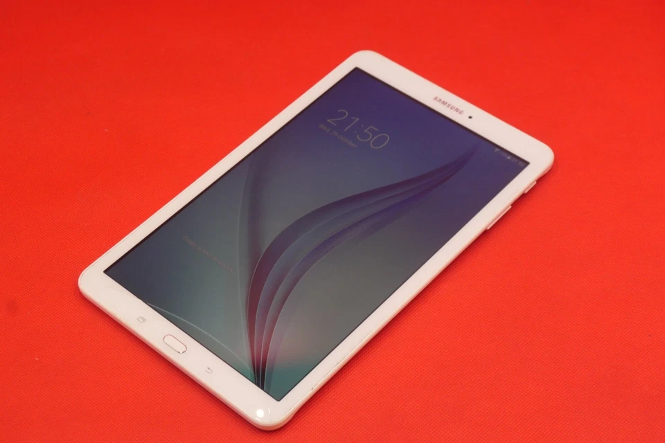 Samsung Galaxy TAB E SM-T560 9.6 WI-FI 8GB 1.5GB MB Android Tablet Cracked Scree - Image 2 of 4