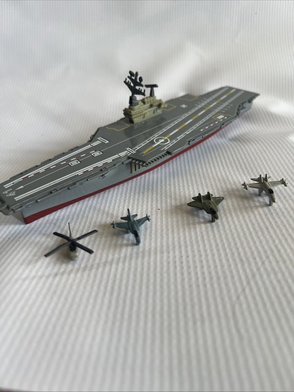 Motor Max 76745 Diecast Midway 9" Aircraft Carrier 2002 Jets and Heli Included