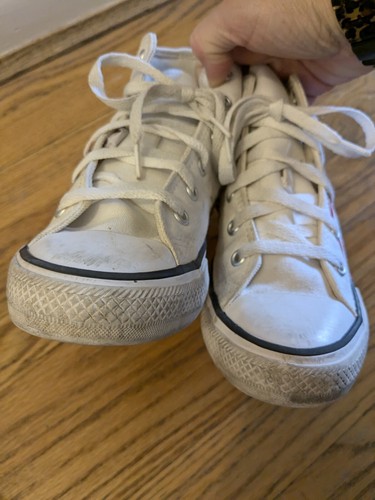 Converse Kids Unisex Size 1 White Chuck Taylor All Star Sneakers w/ Red Graphic - Picture 7 of 11