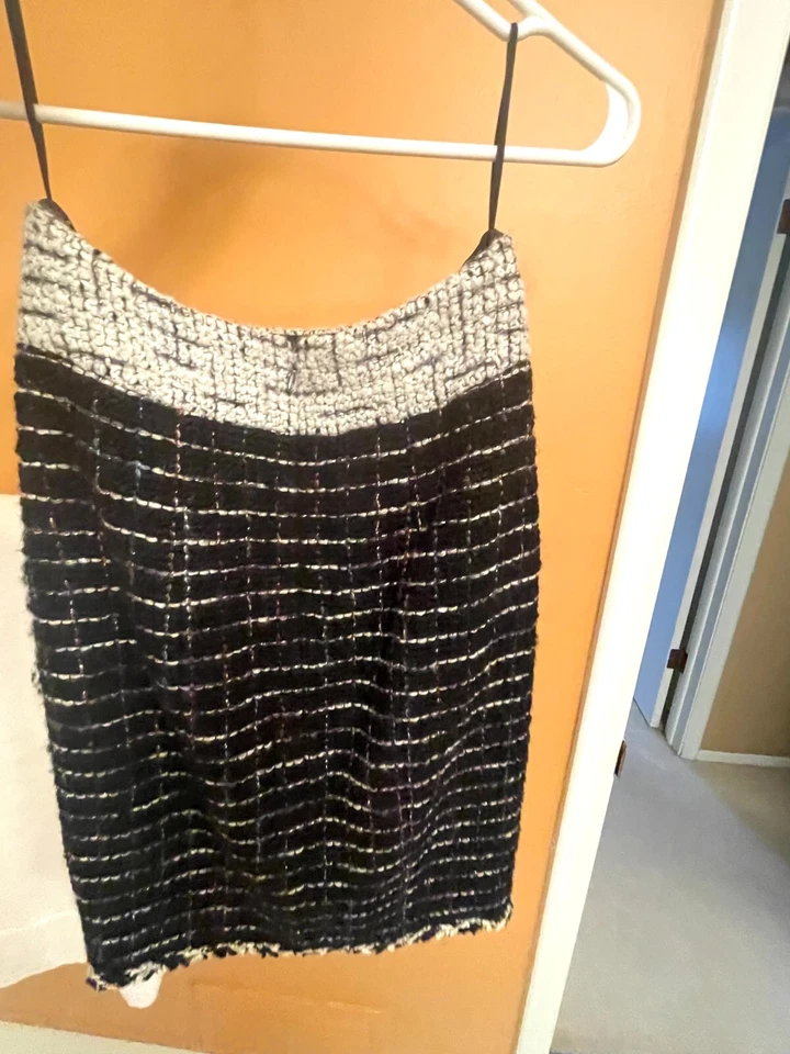 Falda Chanel Negra Blanca Gris Multi Lana Seda Tweed Lápiz Dos Tonos Para Mujer’s