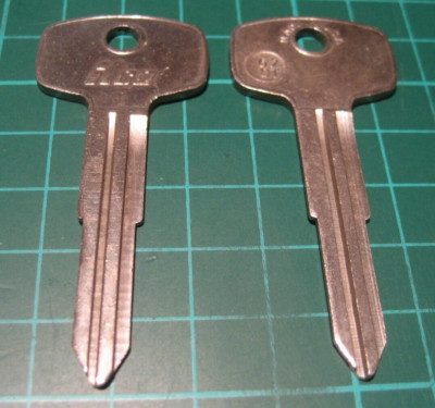 Oldtimer Datsun, Mazda, Nissan, Subaru  / Schlüsselrohling Ilco 62 DT