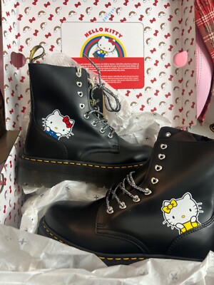 NWT Hello Kitty Doc Marten Limited Edition Jadon Boot size 9