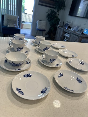 Vtg. Royal Copenhagen Denmark Blue Flowers Braided 2 5/8" Cup & Saucer 10/8261 - Picture 3 of 17